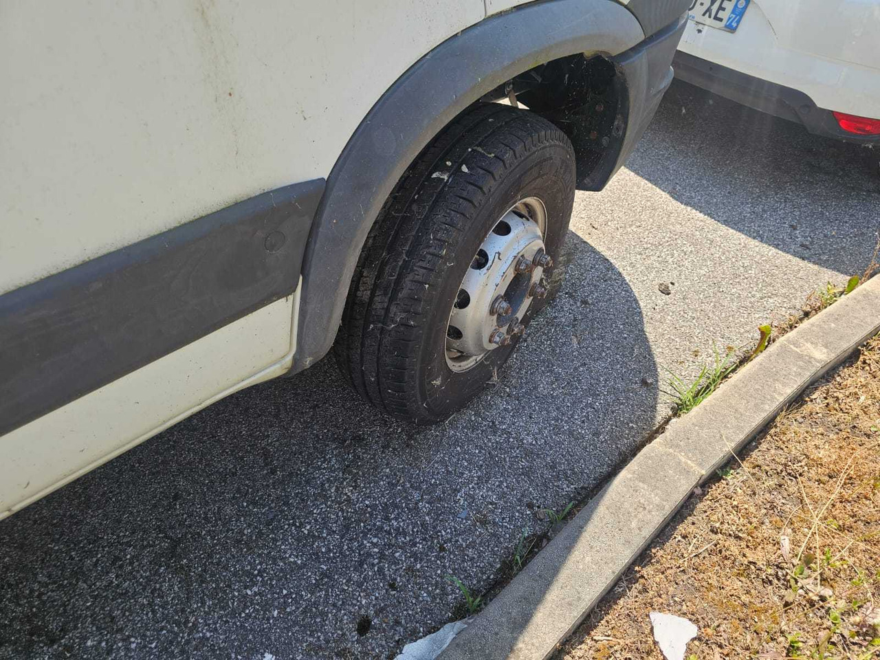 2013 - IVECO - DAILY CNG - TRUCK WITH TAIL LIFT - Camión: foto 4 2013 - IVECO - DAILY CNG - TRUCK WITH TAIL LIFT - Camión: foto 4