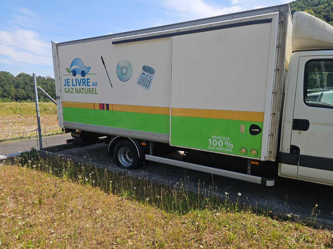 2013 - IVECO - DAILY CNG - TRUCK WITH TAIL LIFT - Camión: foto 3 2013 - IVECO - DAILY CNG - TRUCK WITH TAIL LIFT - Camión: foto 3