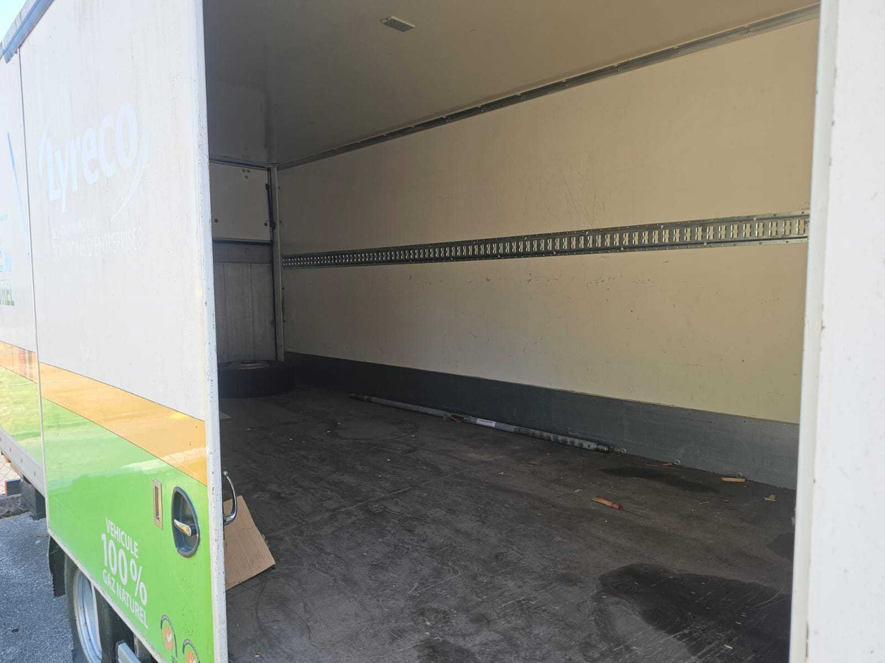 2013 - IVECO - DAILY CNG - TRUCK WITH TAIL LIFT - Camión: foto 5 2013 - IVECO - DAILY CNG - TRUCK WITH TAIL LIFT - Camión: foto 5