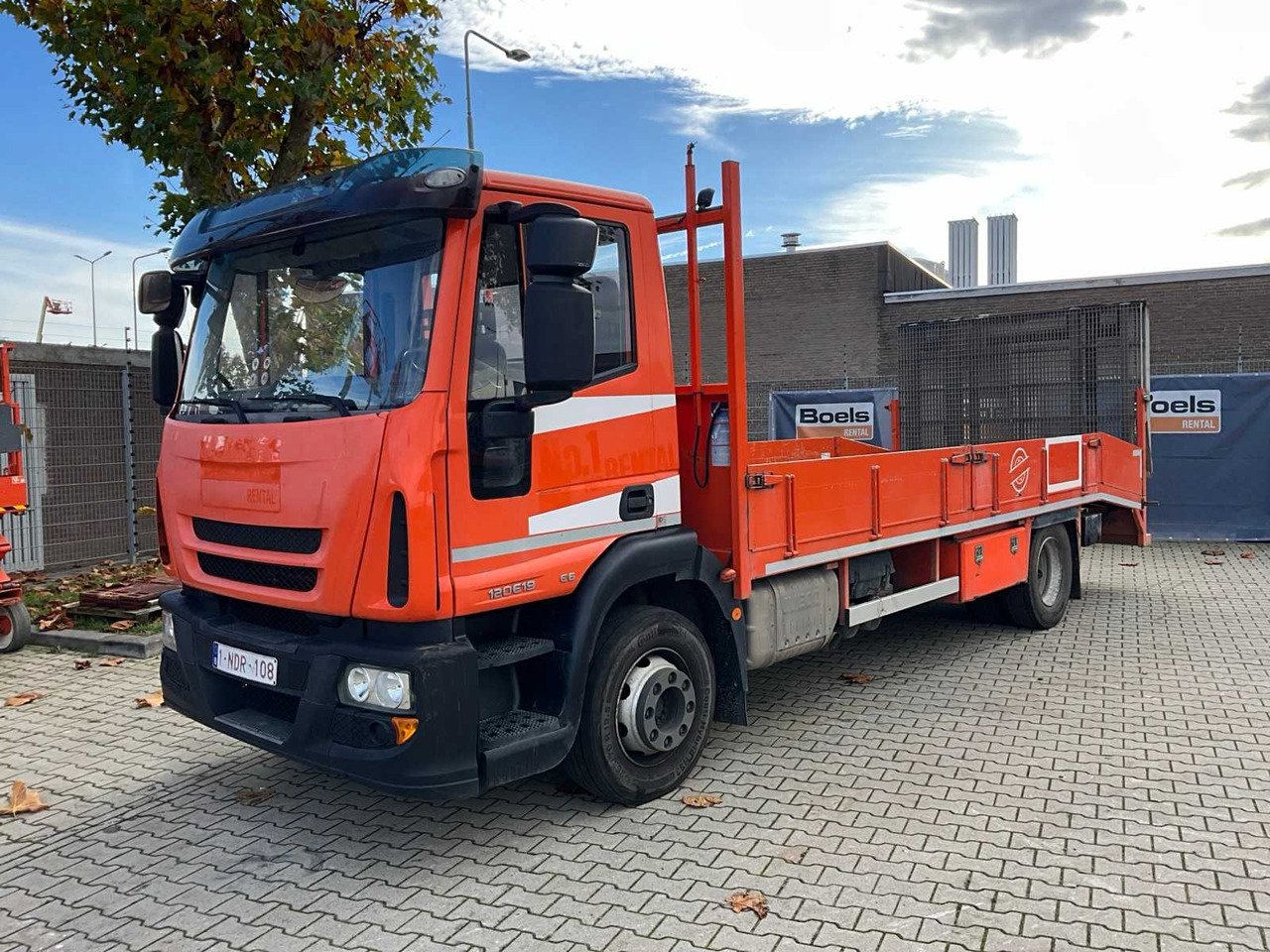 2015 IVECO EUROCARGO 120E19 RAMP TRUCK - Camión: foto 1 2015 IVECO EUROCARGO 120E19 RAMP TRUCK - Camión: foto 1