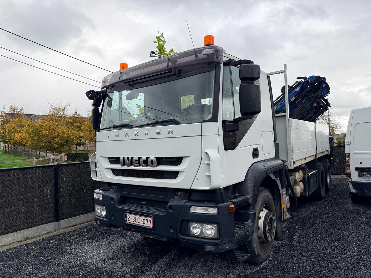IVECO - TRACTOR - TRUCK - 2009 WITH PALLFINGER CRANE - Camión: foto 1 IVECO - TRACTOR - TRUCK - 2009 WITH PALLFINGER CRANE - Camión: foto 1