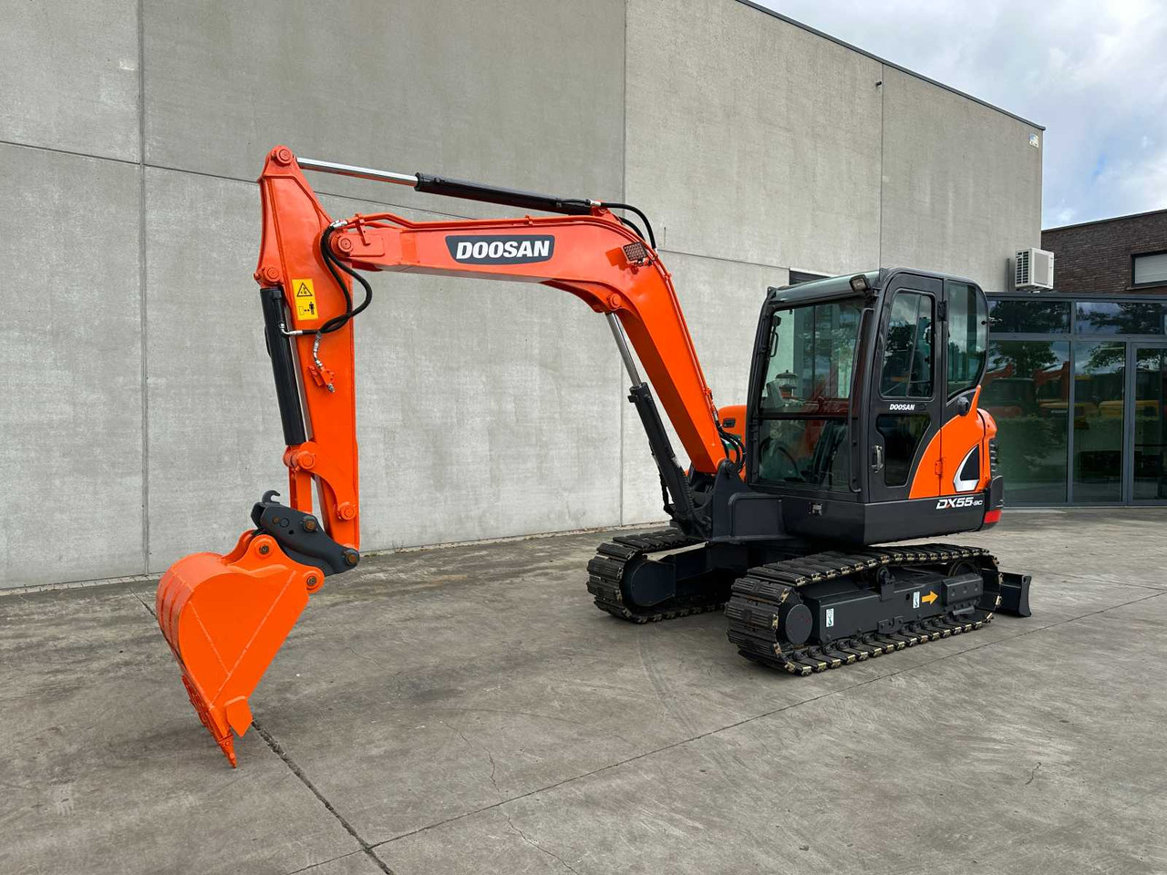 Doosan DX55-9C - Excavadora de cadenas: foto 1 Doosan DX55-9C - Excavadora de cadenas: foto 1