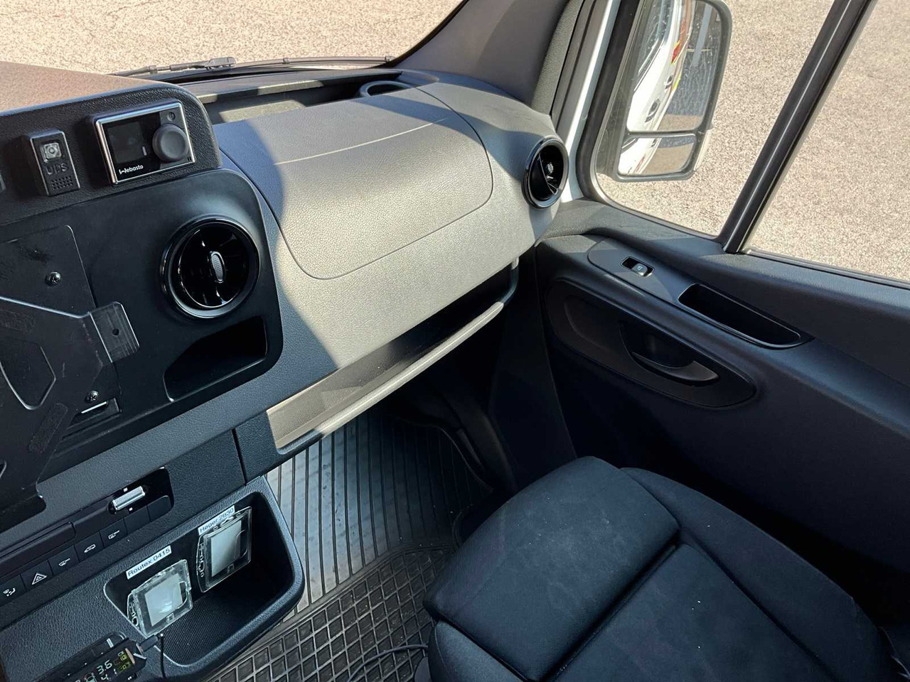 Furgoneta MERCEDES-BENZ SPRINTER 419 CDI AMBULANCE ITW: foto 9 Furgoneta MERCEDES-BENZ SPRINTER 419 CDI AMBULANCE ITW: foto 9