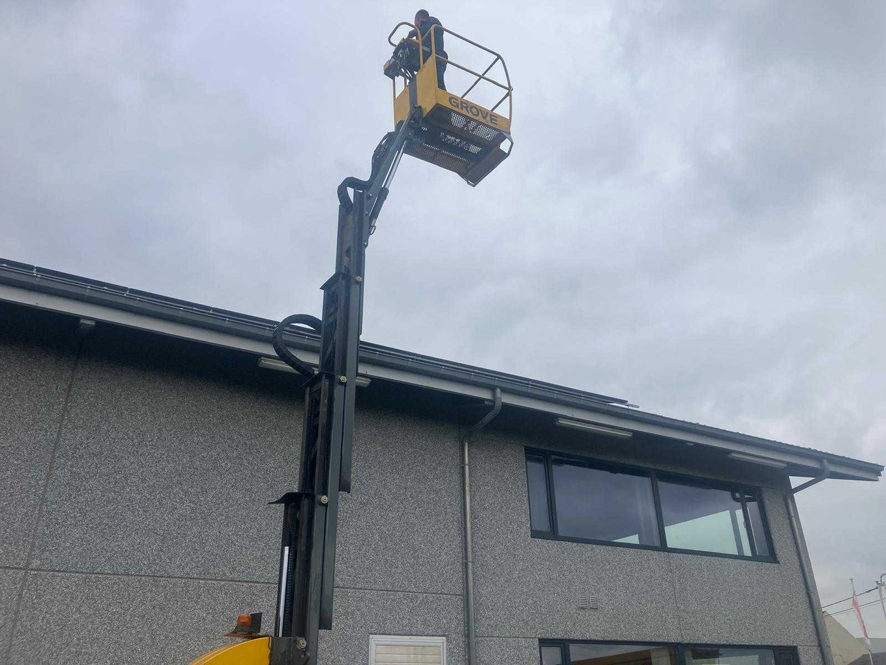 GROVE TOUCAN 1100 C AERIAL PLATFORM 2001 - Plataforma elevadora: foto 3 GROVE TOUCAN 1100 C AERIAL PLATFORM 2001 - Plataforma elevadora: foto 3