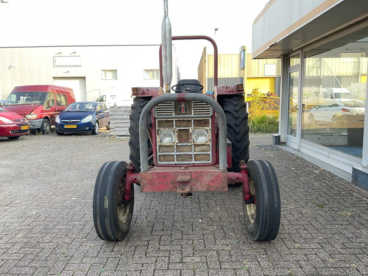 International 453 - Tractor: foto 4 International 453 - Tractor: foto 4