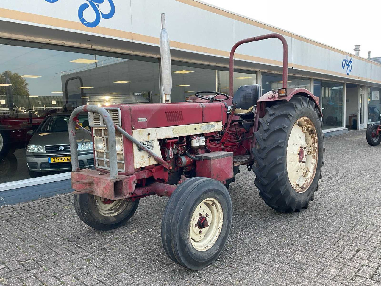 International 453 - Tractor: foto 1 International 453 - Tractor: foto 1