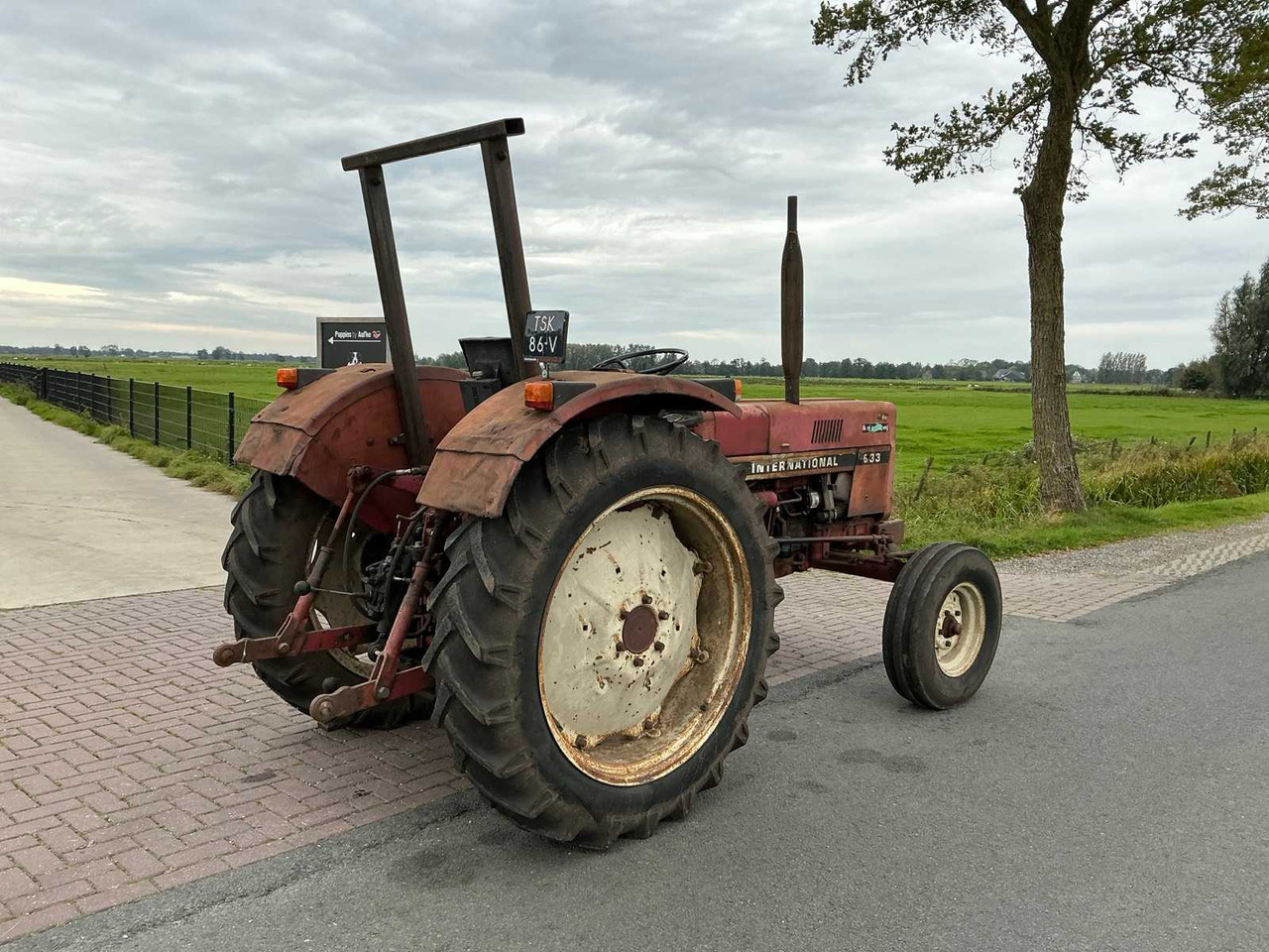 International 633 - Tractor: foto 5 International 633 - Tractor: foto 5