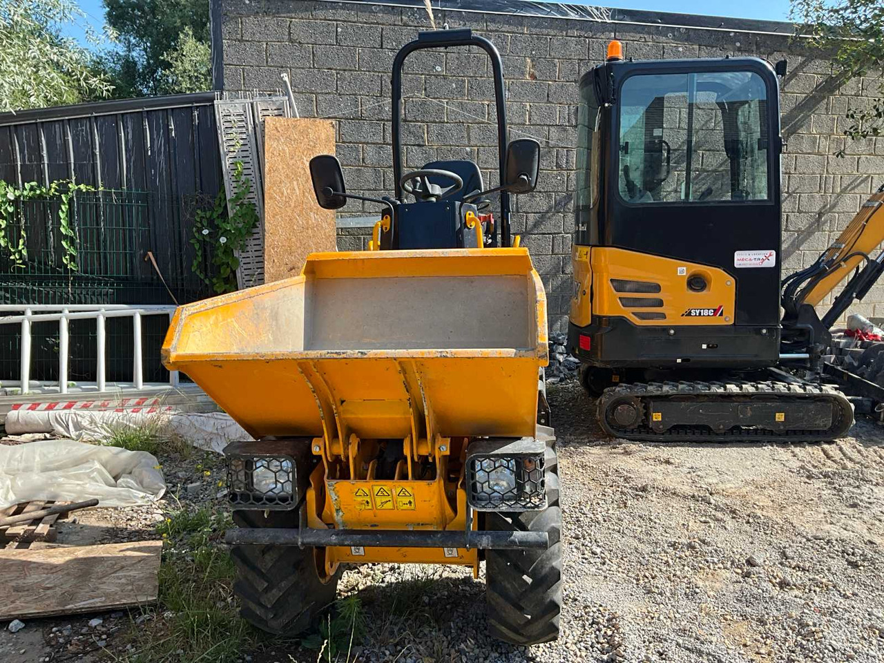 JCB 1T-2 high tip 1THT5 - Dúmper: foto 2 JCB 1T-2 high tip 1THT5 - Dúmper: foto 2