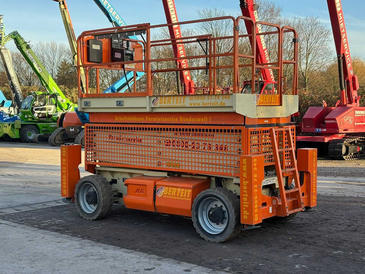 JLG - M4069 LE - JLG M4069 LE ROUGTH TERRAIN SCISSOR LIFT WITH OUTRIGGERS AND DIESEL GENERATOR - 2008 - Plataforma elevadora: foto 5 JLG - M4069 LE - JLG M4069 LE ROUGTH TERRAIN SCISSOR LIFT WITH OUTRIGGERS AND DIESEL GENERATOR - 2008 - Plataforma elevadora: foto 5