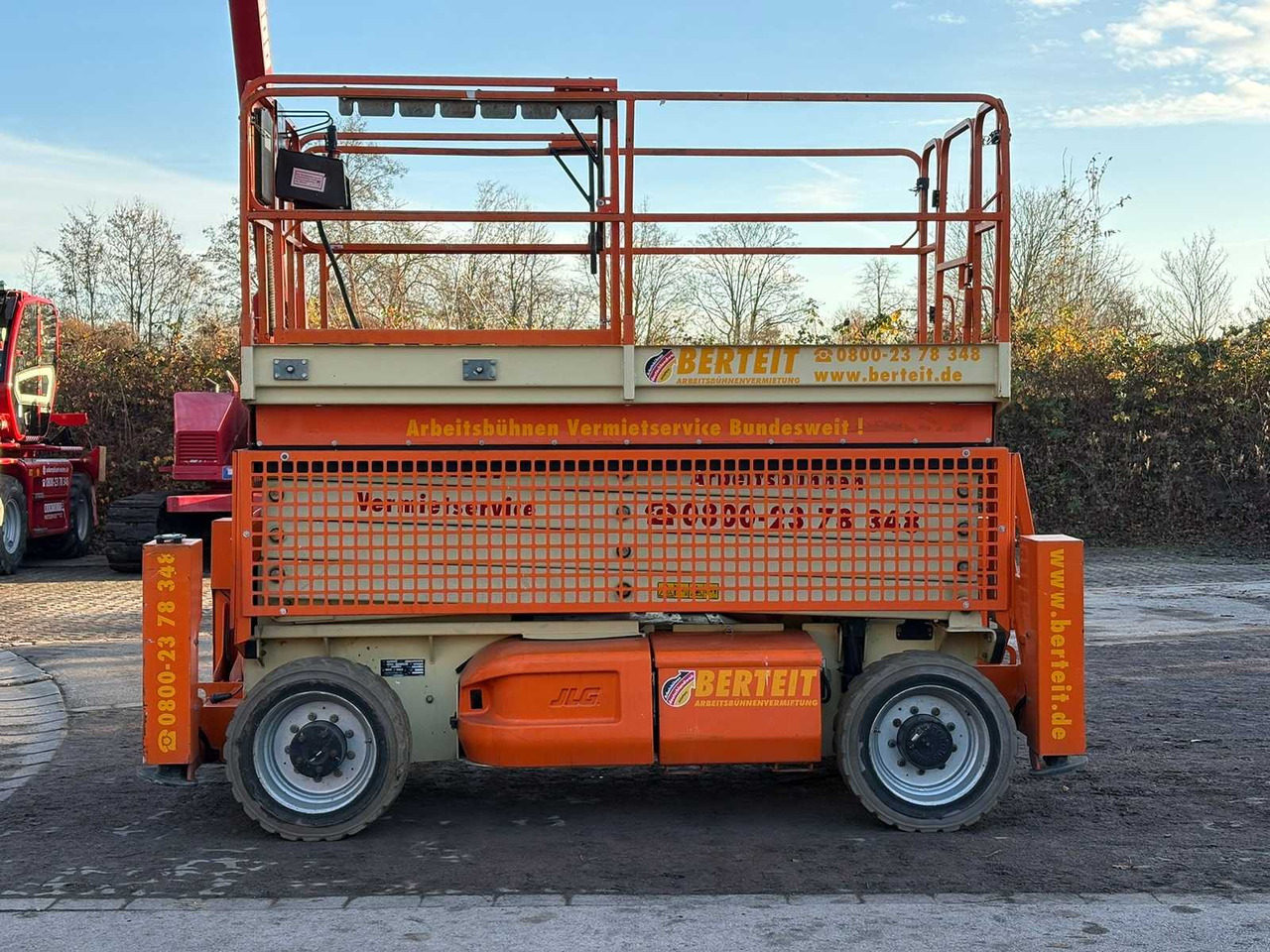 JLG - M4069 LE - JLG M4069 LE ROUGTH TERRAIN SCISSOR LIFT WITH OUTRIGGERS AND DIESEL GENERATOR - 2008 - Plataforma elevadora: foto 4 JLG - M4069 LE - JLG M4069 LE ROUGTH TERRAIN SCISSOR LIFT WITH OUTRIGGERS AND DIESEL GENERATOR - 2008 - Plataforma elevadora: foto 4