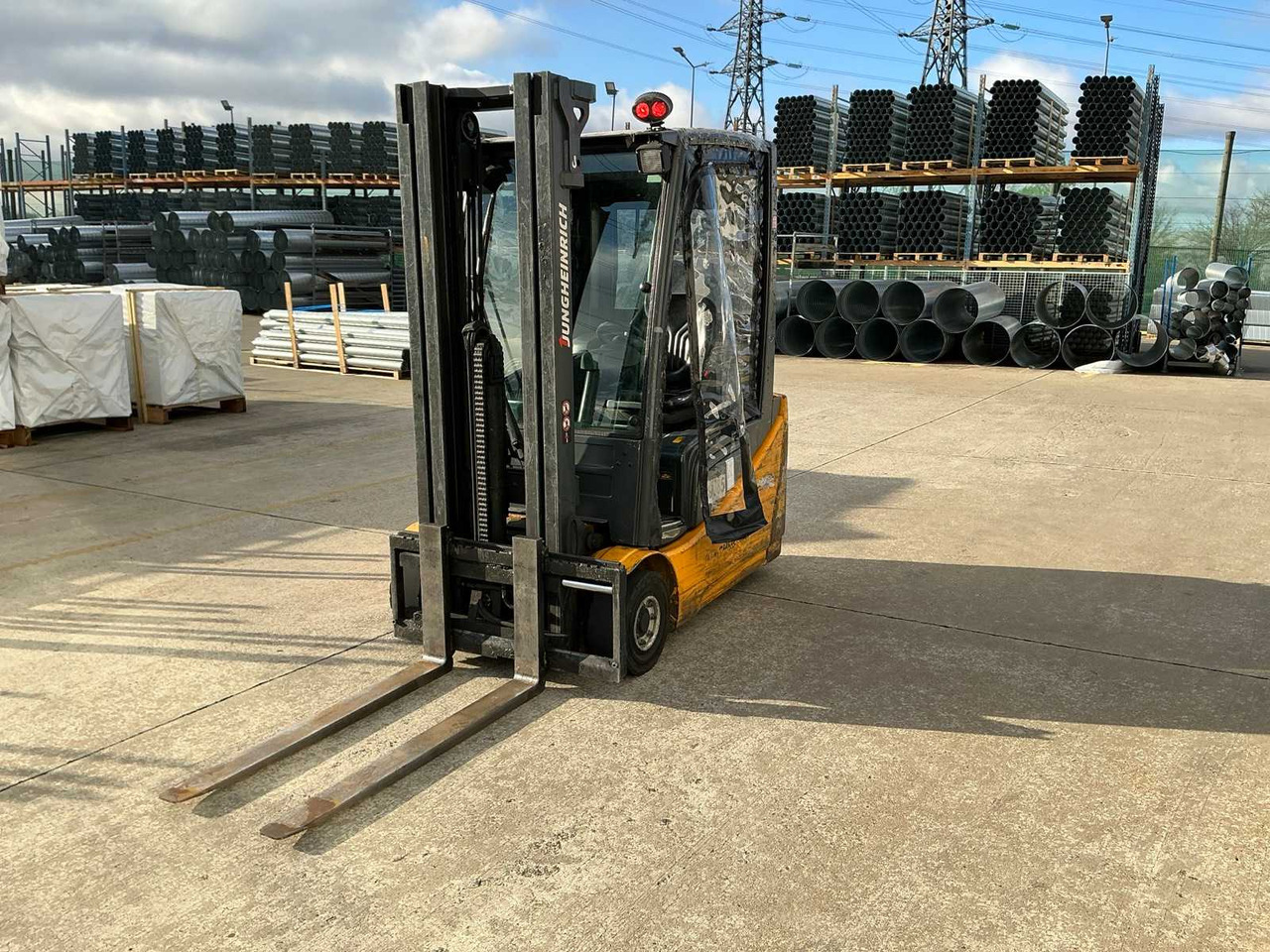 JUNGHEINRICH - 2015 - EFG216 - FORKLIFT - Carretilla elevadora: foto 1 JUNGHEINRICH - 2015 - EFG216 - FORKLIFT - Carretilla elevadora: foto 1