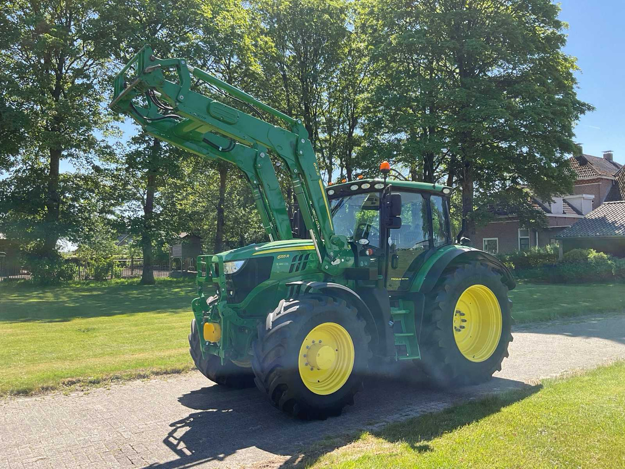 John Deere 6155R - Tractor: foto 1 John Deere 6155R - Tractor: foto 1