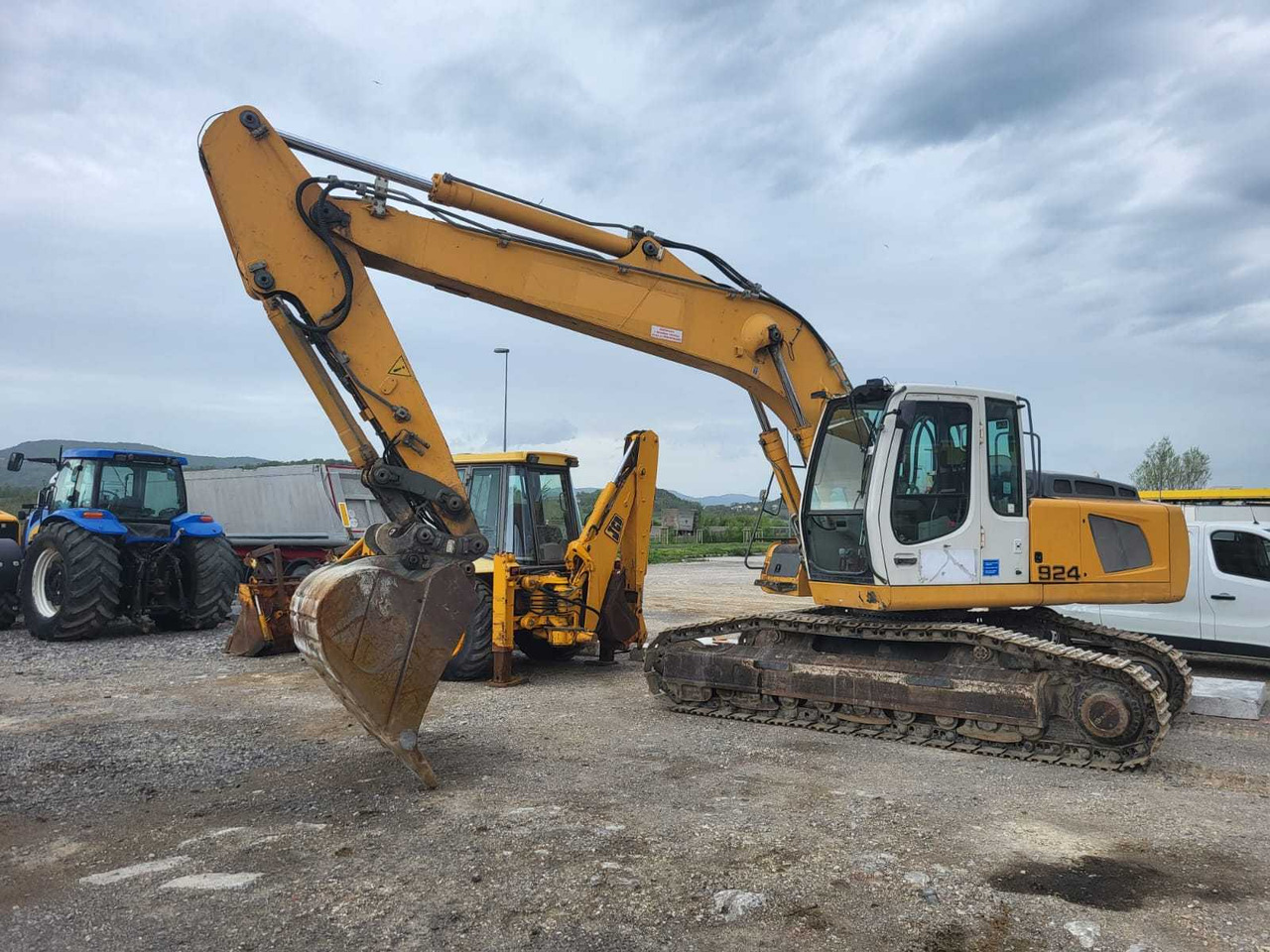 LIEBHERR R924 C SL - Excavadora de cadenas: foto 1 LIEBHERR R924 C SL - Excavadora de cadenas: foto 1