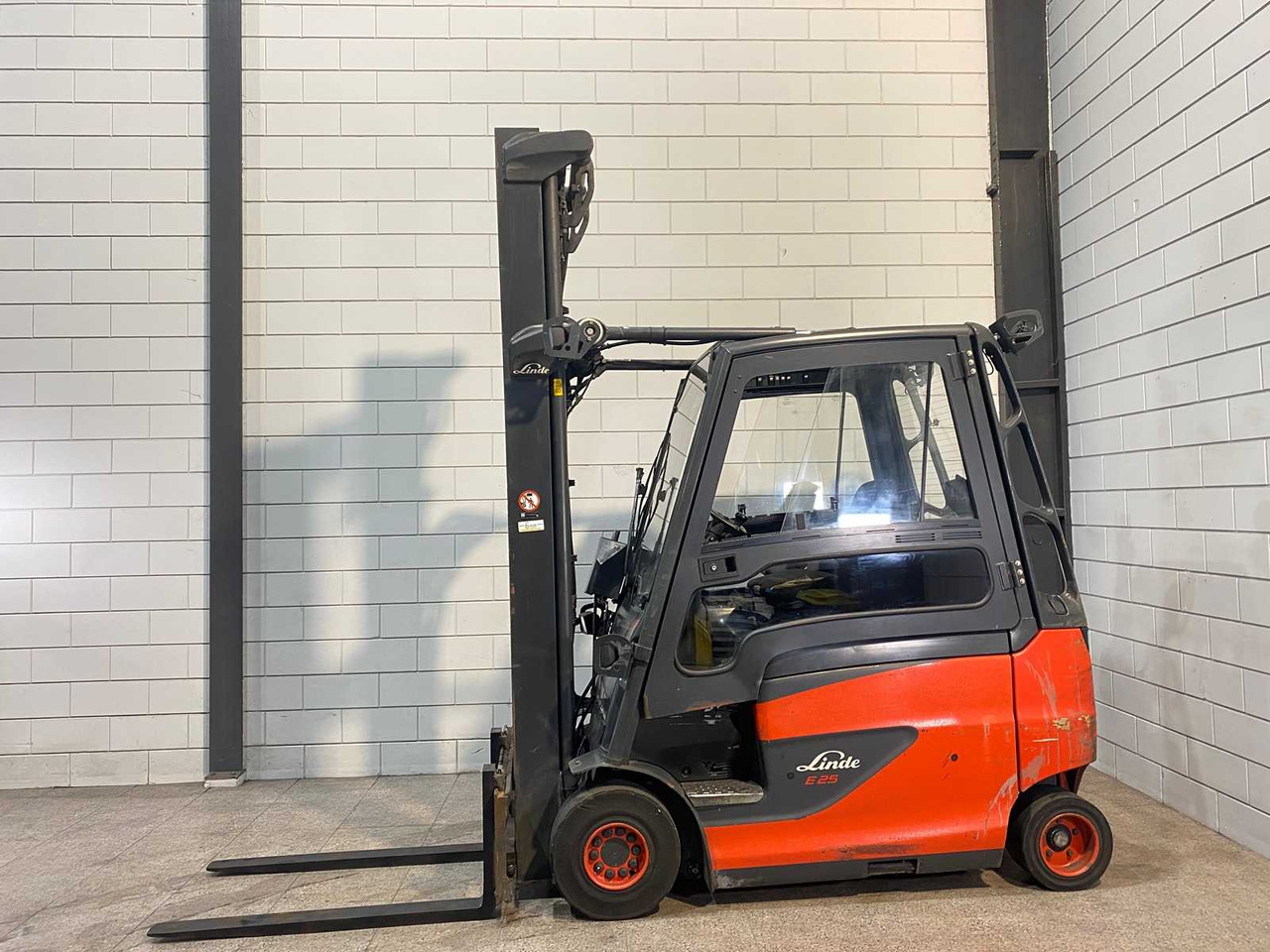 LINDE - 2014 - E 25/600 HL - FORKLIFT TRUCK - Carretilla elevadora: foto 1 LINDE - 2014 - E 25/600 HL - FORKLIFT TRUCK - Carretilla elevadora: foto 1