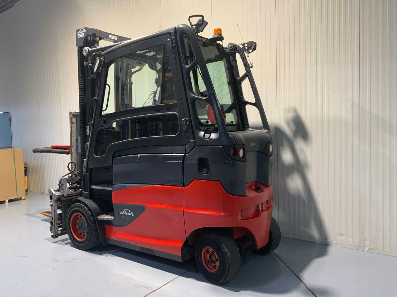 LINDE E45 FORKLIFT TRUCK, 2020, MULTIPLE FORK POSITIONER, - Carretilla elevadora: foto 3 LINDE E45 FORKLIFT TRUCK, 2020, MULTIPLE FORK POSITIONER, - Carretilla elevadora: foto 3