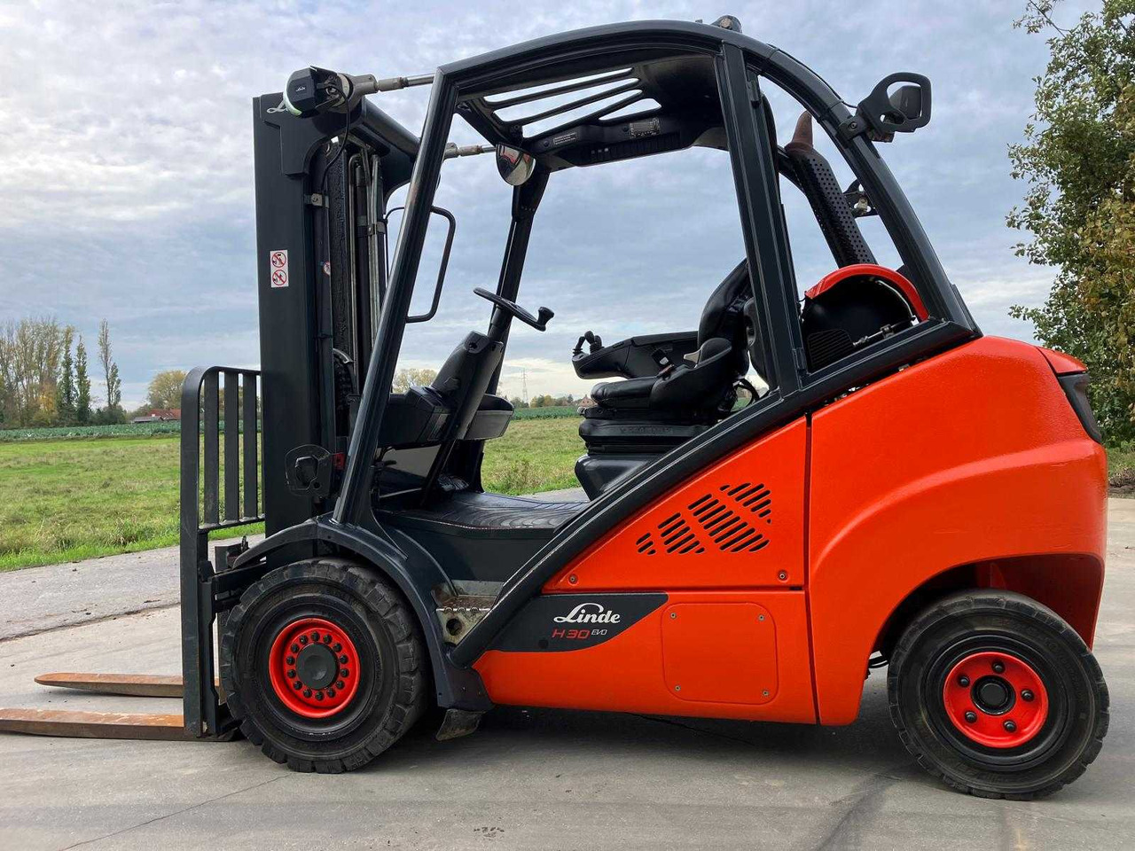 LINDE H30T-02 FORKLIFT 2019 - Carretilla elevadora: foto 4 LINDE H30T-02 FORKLIFT 2019 - Carretilla elevadora: foto 4