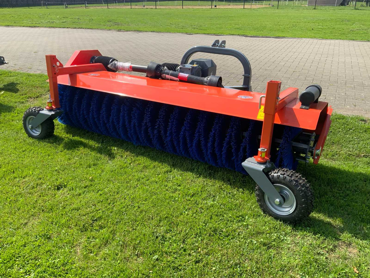 Loma Sweeper SWLT220 - Cargador frontal para tractor: foto 1 Loma Sweeper SWLT220 - Cargador frontal para tractor: foto 1