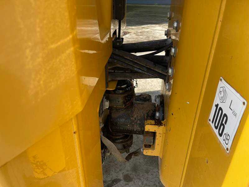 Maquinaria de construcción Caterpillar CB 24: foto 7