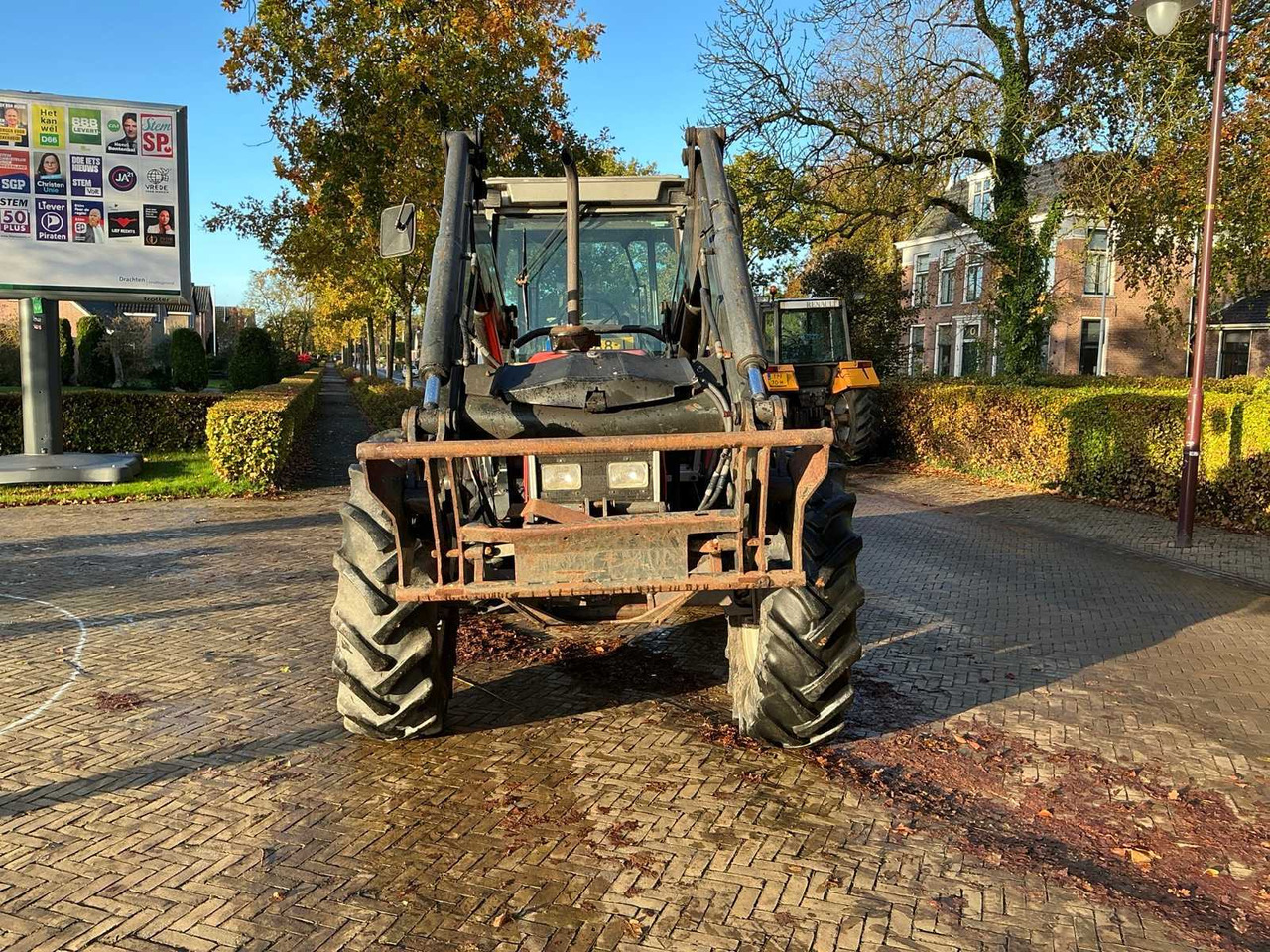 Massey ferguson 1993 MASSEY FERGUSON 3085 FRONT LOADER FOUR WHEEL DRIVE FARM TRACTOR - Tractor: foto 4 Massey ferguson 1993 MASSEY FERGUSON 3085 FRONT LOADER FOUR WHEEL DRIVE FARM TRACTOR - Tractor: foto 4