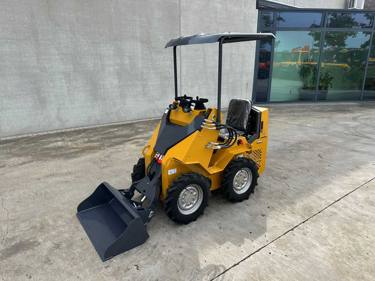 NEWRICK - 2025 - SI360 - SKID STEER LOADER - Minicargadora de cadenas: foto 1 NEWRICK - 2025 - SI360 - SKID STEER LOADER - Minicargadora de cadenas: foto 1