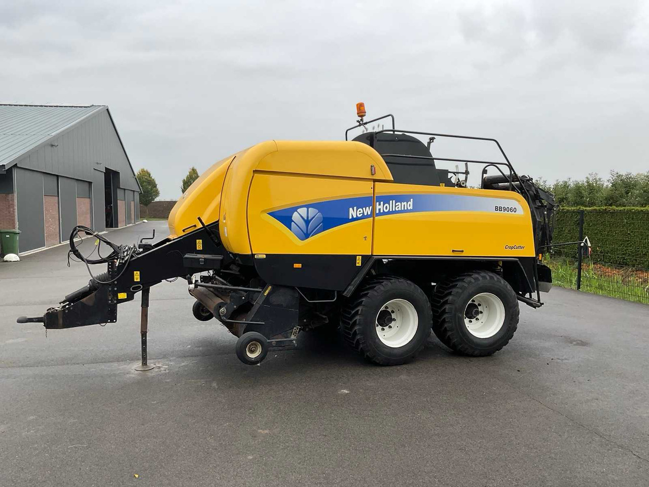 New Holland BB 9060 - Empacadora de pacas cuadradas: foto 4 New Holland BB 9060 - Empacadora de pacas cuadradas: foto 4