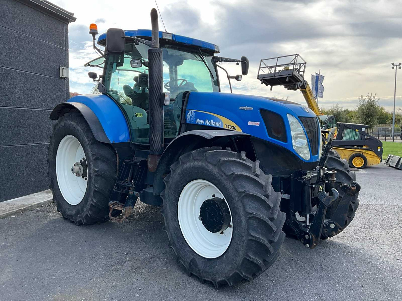 New Holland T7030 - Tractor: foto 3 New Holland T7030 - Tractor: foto 3