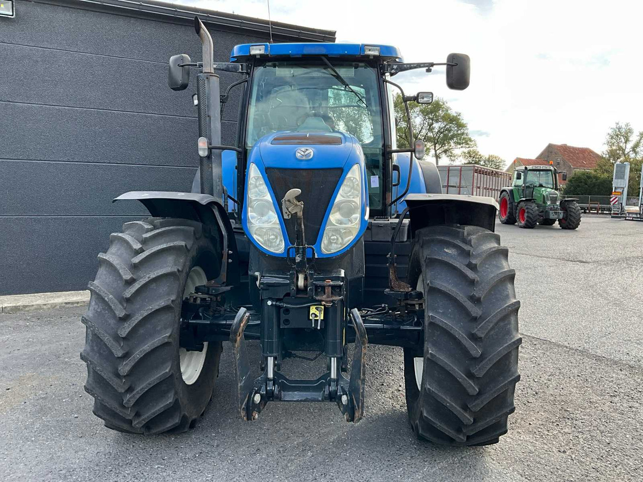 New Holland T7030 - Tractor: foto 2 New Holland T7030 - Tractor: foto 2