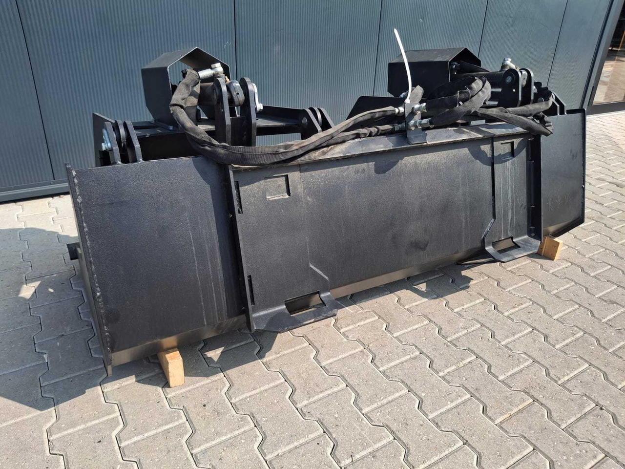 Rhino-cross 72 inch grapple Bucket - Equipo para trabajo del suelo: foto 3 Rhino-cross 72 inch grapple Bucket - Equipo para trabajo del suelo: foto 3