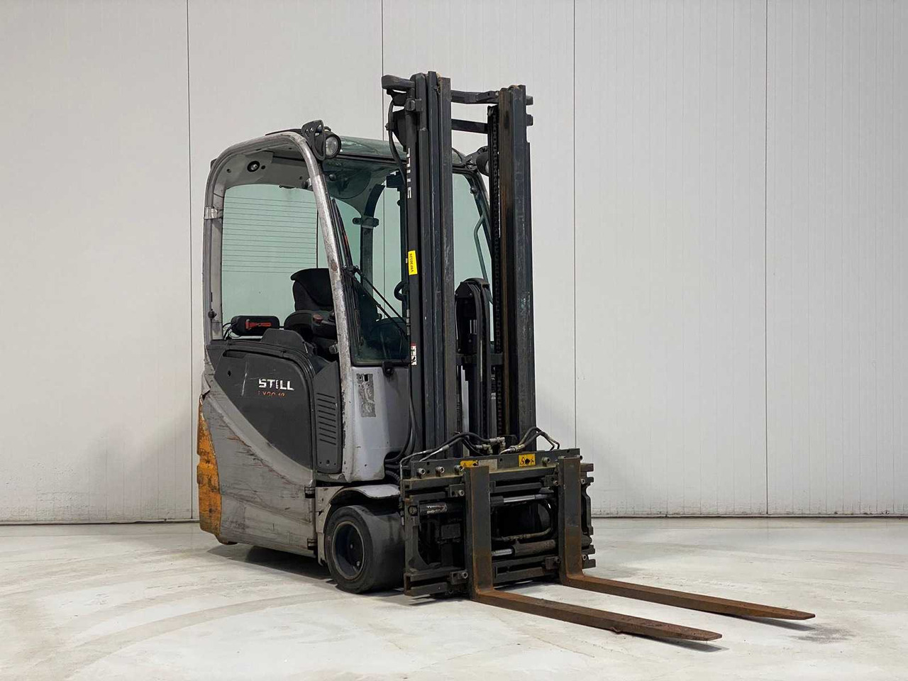 STILL - 2011 - RX 20-18 - FORKLIFT TRIPLEX - FREE-LIFT - SIDE-SHIFT - FORK SETTER - Carretilla elevadora: foto 1 STILL - 2011 - RX 20-18 - FORKLIFT TRIPLEX - FREE-LIFT - SIDE-SHIFT - FORK SETTER - Carretilla elevadora: foto 1