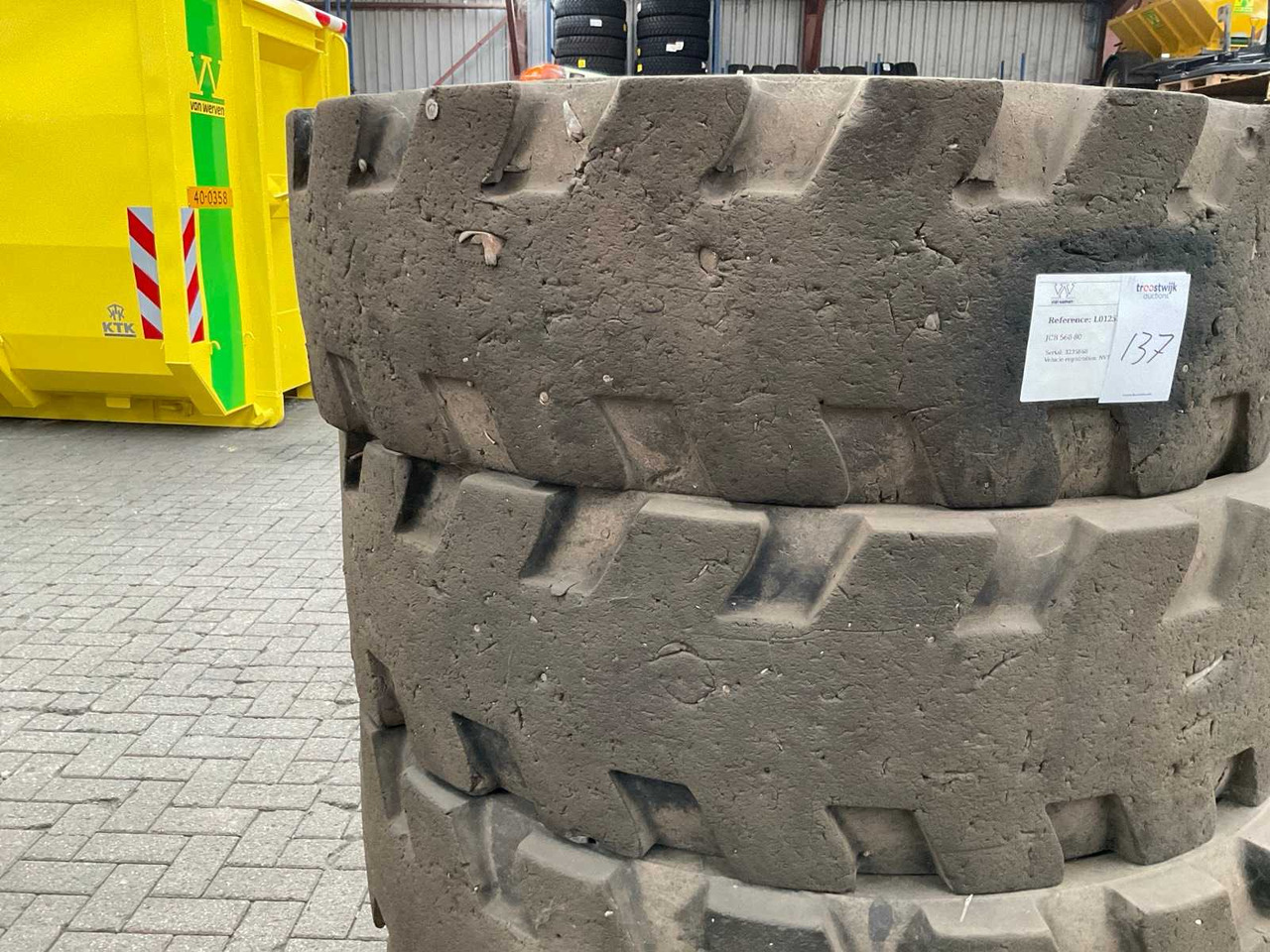 Shun Gin JCB verreiker - Neumáticos y llantas para Tractor: foto 2 Shun Gin JCB verreiker - Neumáticos y llantas para Tractor: foto 2