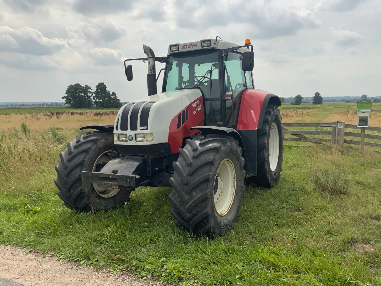 Steyr CVT130 - Tractor: foto 1 Steyr CVT130 - Tractor: foto 1