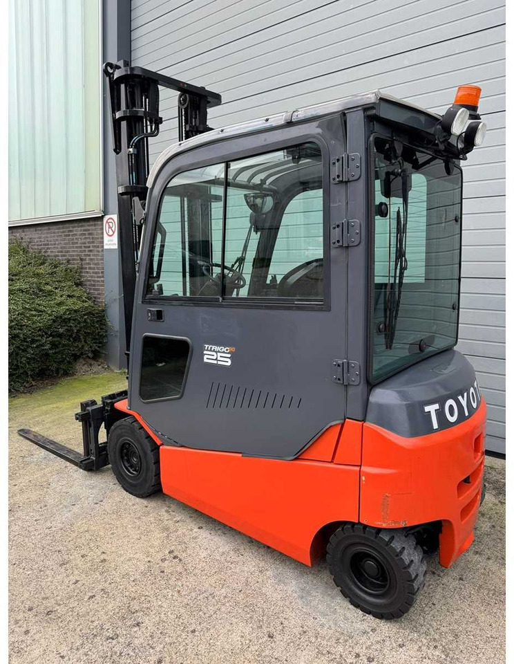 TOYOTA - 2013 - 8-FBMT-25 - FORK POSITIONER, SIDE-SHIFT - FORKLIFT - Carretilla elevadora: foto 3 TOYOTA - 2013 - 8-FBMT-25 - FORK POSITIONER, SIDE-SHIFT - FORKLIFT - Carretilla elevadora: foto 3