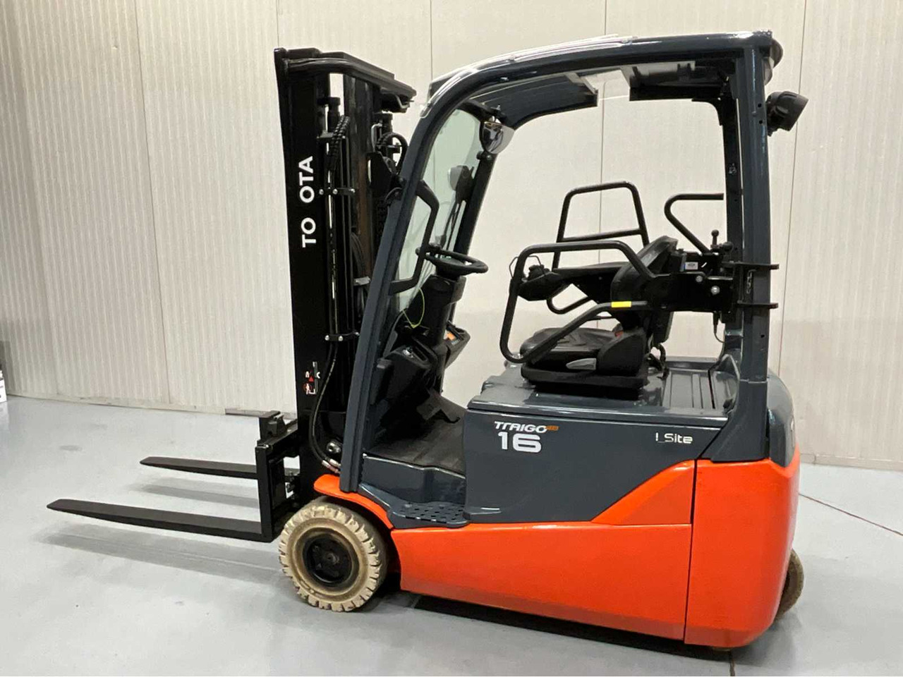 TOYOTA - 2018 - 8FBE16T - FORKLIFT, FREELIFT, SIDE SHIFT - PLASTIC ROOF - 4TH FUNCTION - Carretilla elevadora: foto 4 TOYOTA - 2018 - 8FBE16T - FORKLIFT, FREELIFT, SIDE SHIFT - PLASTIC ROOF - 4TH FUNCTION - Carretilla elevadora: foto 4