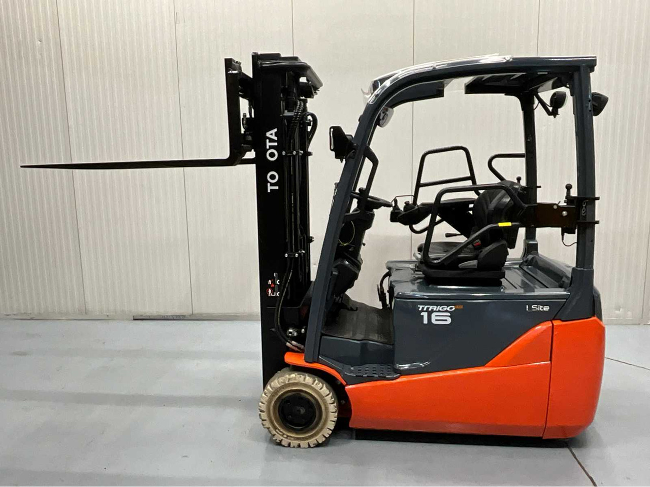 TOYOTA - 2018 - 8FBE16T - FORKLIFT, FREELIFT, SIDE SHIFT - PLASTIC ROOF - 4TH FUNCTION - Carretilla elevadora: foto 2 TOYOTA - 2018 - 8FBE16T - FORKLIFT, FREELIFT, SIDE SHIFT - PLASTIC ROOF - 4TH FUNCTION - Carretilla elevadora: foto 2