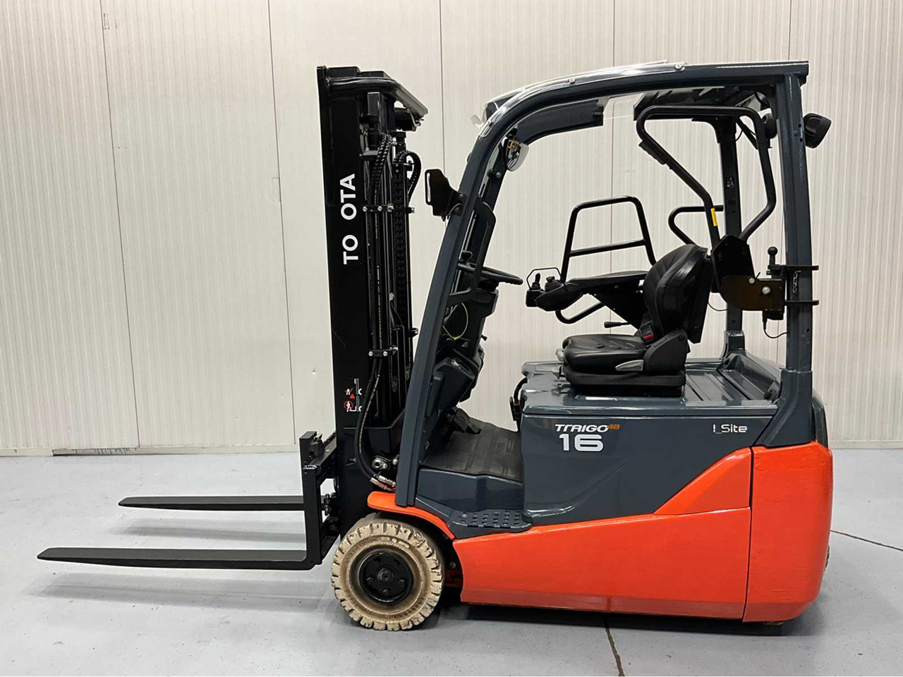 TOYOTA - 2018 - 8FBE16T - FORKLIFT, FREELIFT, SIDE SHIFT - PLASTIC ROOF - 4TH FUNCTION - Carretilla elevadora: foto 1 TOYOTA - 2018 - 8FBE16T - FORKLIFT, FREELIFT, SIDE SHIFT - PLASTIC ROOF - 4TH FUNCTION - Carretilla elevadora: foto 1