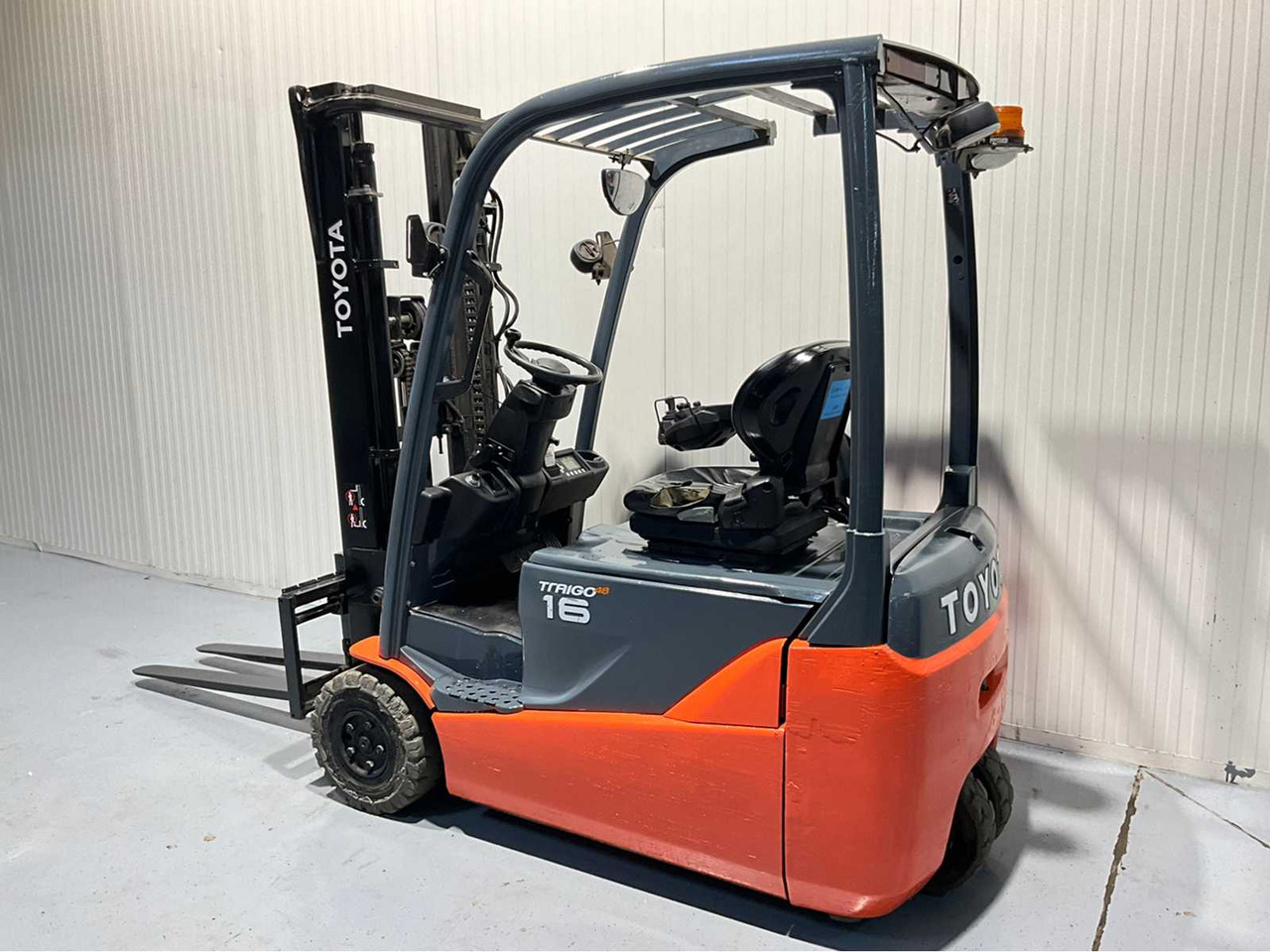 TOYOTA - 8FBE16T - FORKLIFT, FREELIFT SIDESHIFT, FREE-LIFT, YEAR OF MANUFACTURE 2018 - Carretilla elevadora: foto 3 TOYOTA - 8FBE16T - FORKLIFT, FREELIFT SIDESHIFT, FREE-LIFT, YEAR OF MANUFACTURE 2018 - Carretilla elevadora: foto 3