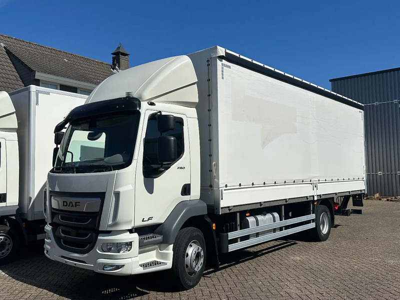 DAF LF 260 LF260.16 EURO6. 2022. Schuifzeil bakwagen met Laadklep. - Camión lona: foto 1 DAF LF 260 LF260.16 EURO6. 2022. Schuifzeil bakwagen met Laadklep. - Camión lona: foto 1