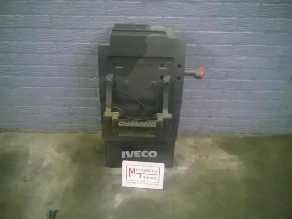 Iveco Spatbord met steun links - Bastidor/ Chasis para Camión: foto 1 Iveco Spatbord met steun links - Bastidor/ Chasis para Camión: foto 1