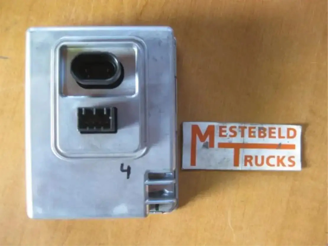 Mercedes-Benz Actros ontstekingsunit van Xenon koplamp - Sistema eléctrico para Camión: foto 1 Mercedes-Benz Actros ontstekingsunit van Xenon koplamp - Sistema eléctrico para Camión: foto 1