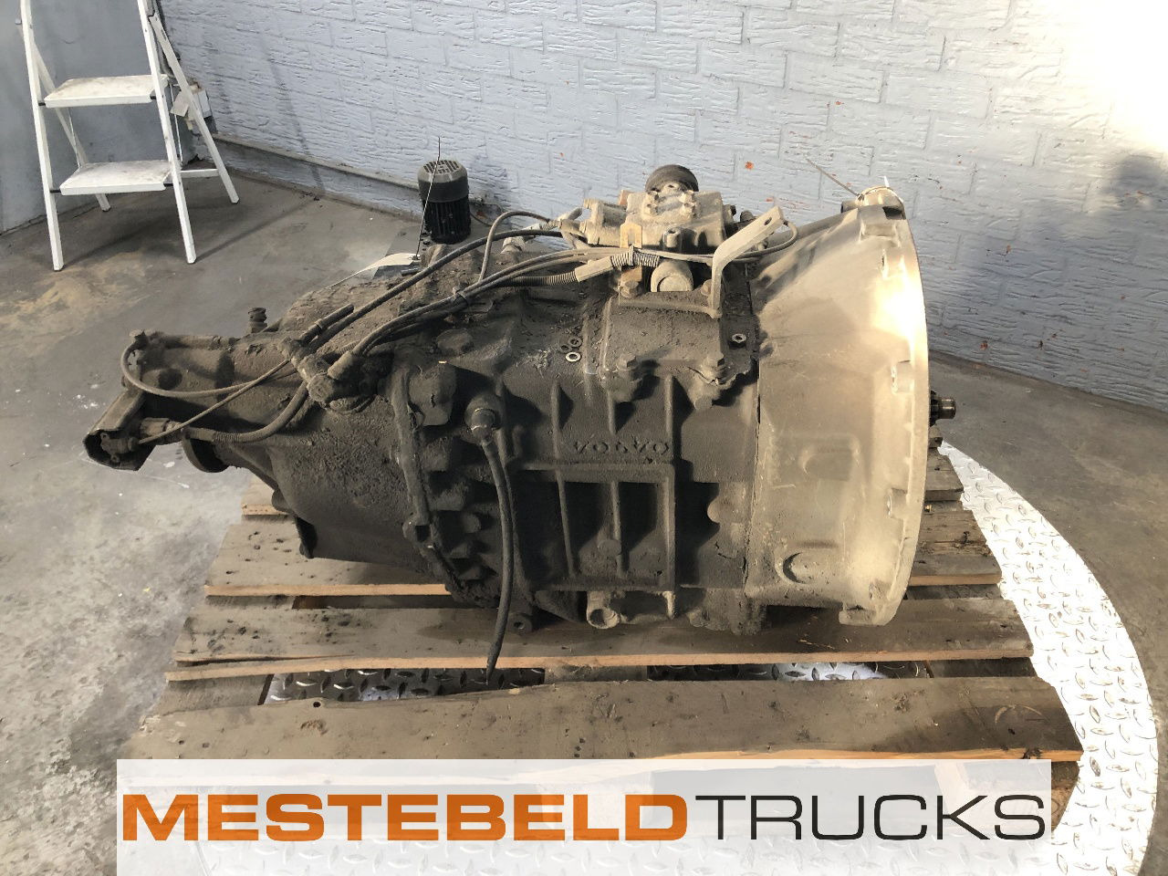 Volvo Versnellingsbak R 1000 - Caja de cambios y piezas para Camión: foto 1 Volvo Versnellingsbak R 1000 - Caja de cambios y piezas para Camión: foto 1