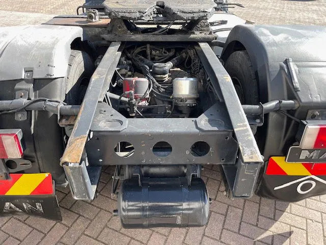 MAN 19.463 6 Cilinder Manual pomp EURO 2 - Cabeza tractora: foto 5 MAN 19.463 6 Cilinder Manual pomp EURO 2 - Cabeza tractora: foto 5