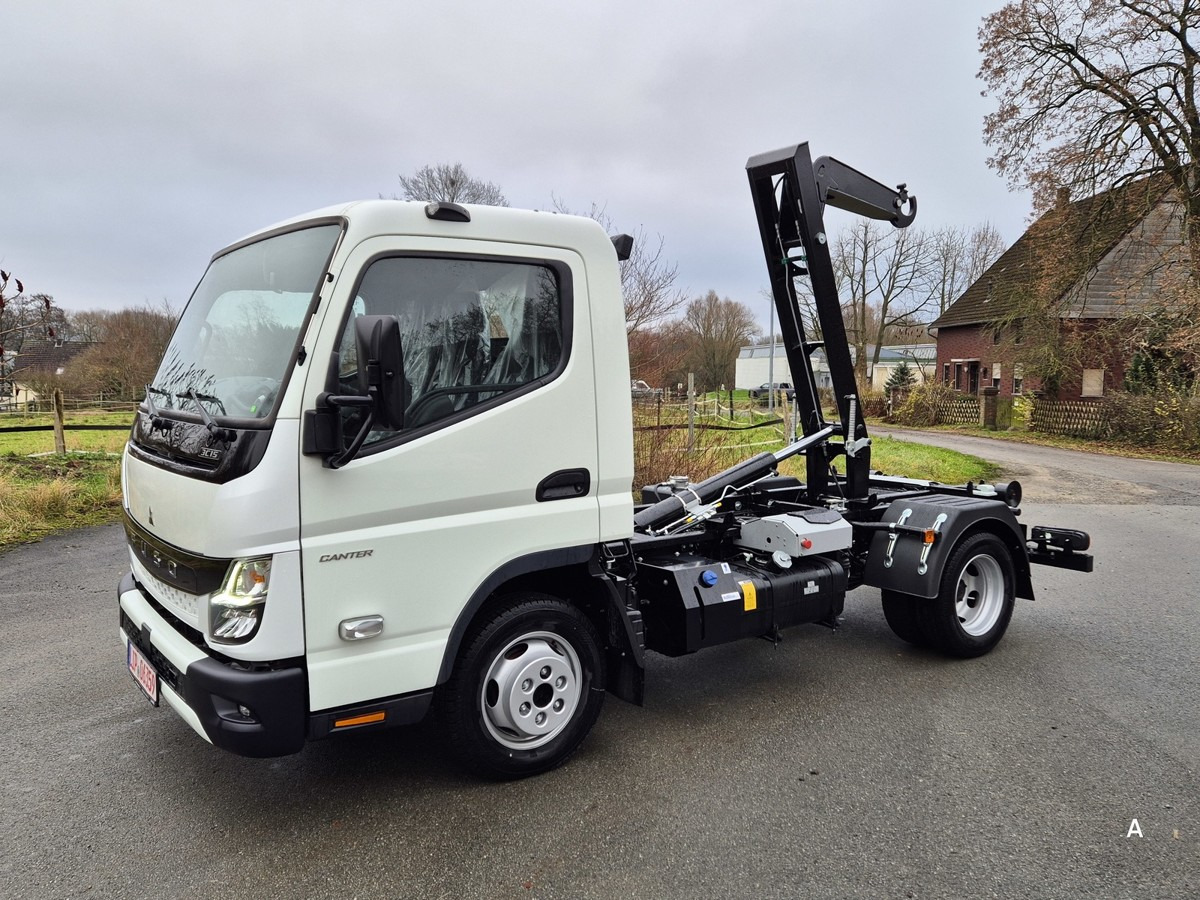 FUSO 3C15 Duonic Aut.City Abrollkipper AHK 3.5T sofor - Camión multibasculante: foto 1 FUSO 3C15 Duonic Aut.City Abrollkipper AHK 3.5T sofor - Camión multibasculante: foto 1