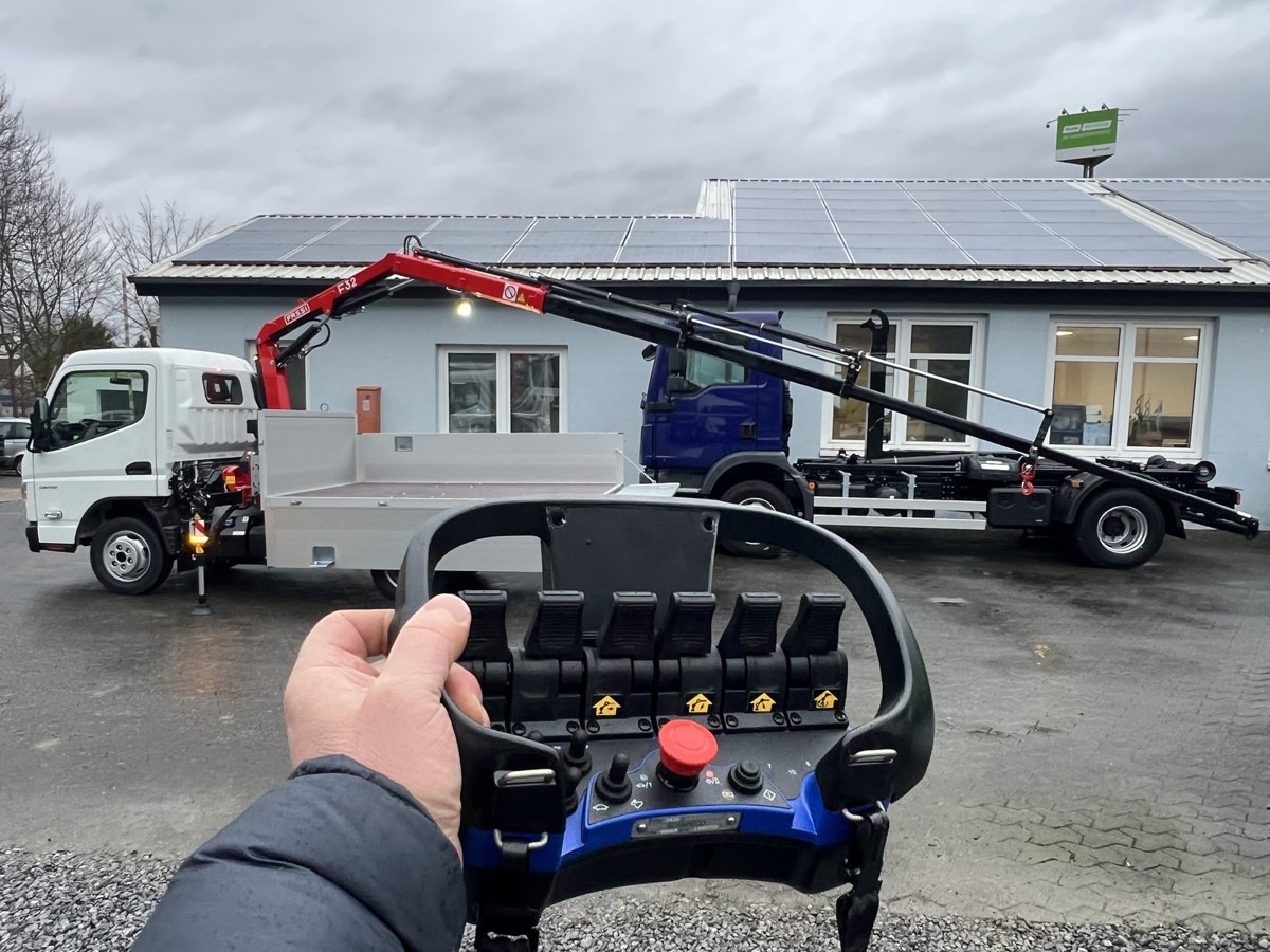 FUSO 3S15 Alu Pritsche 2.80m Ladekran Funk! sofort ve - Furgoneta caja abierta: foto 2 FUSO 3S15 Alu Pritsche 2.80m Ladekran Funk! sofort ve - Furgoneta caja abierta: foto 2