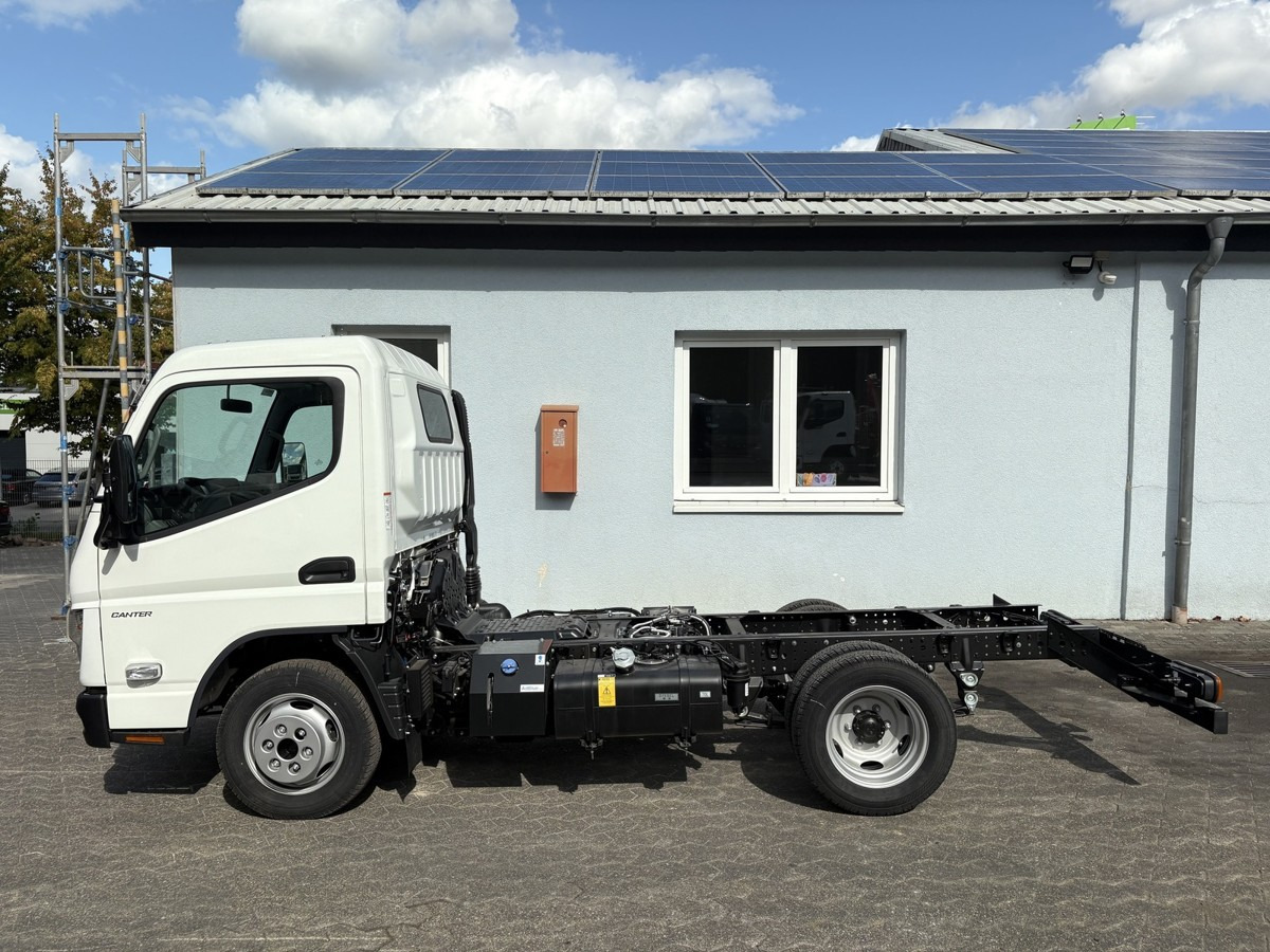 FUSO 3S15 Fahrgestell 2500 Nebenantrieb - Camión chasis: foto 2 FUSO 3S15 Fahrgestell 2500 Nebenantrieb - Camión chasis: foto 2