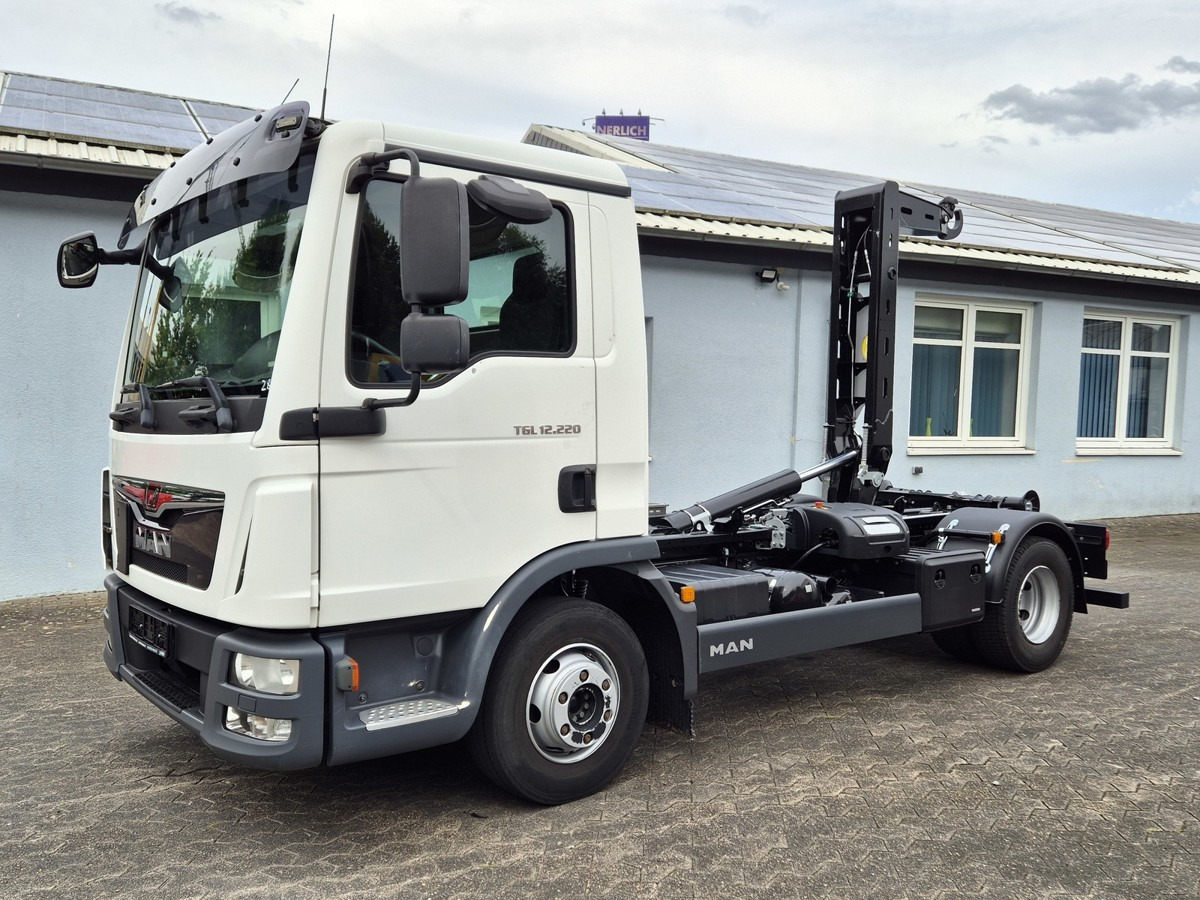 MAN TGL 12.250 BL City Abrollkipper AHK Euro 6 - Camión multibasculante: foto 2 MAN TGL 12.250 BL City Abrollkipper AHK Euro 6 - Camión multibasculante: foto 2