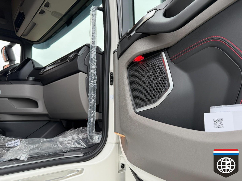 Scania 590 S 6X2/4 - Full air - Retarder PTO - SLIDE fifth wheel - King of the Road - Cabeza tractora: foto 4 Scania 590 S 6X2/4 - Full air - Retarder PTO - SLIDE fifth wheel - King of the Road - Cabeza tractora: foto 4