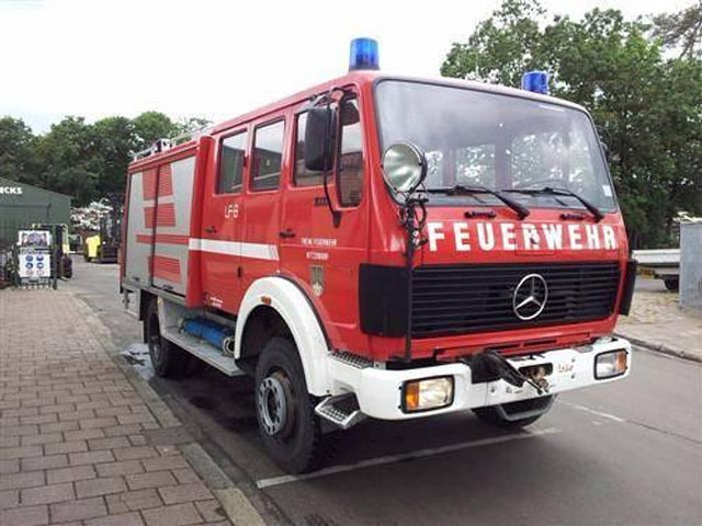 Mercedes-Benz 1019 AF 36 - Camión de bomberos: foto 1 Mercedes-Benz 1019 AF 36 - Camión de bomberos: foto 1