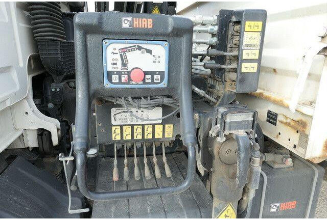 MAN 8.220 TGL BB, Hiab 055 BS-2, Greifer, AHK, Funk - Camión volquete: foto 5 MAN 8.220 TGL BB, Hiab 055 BS-2, Greifer, AHK, Funk - Camión volquete: foto 5