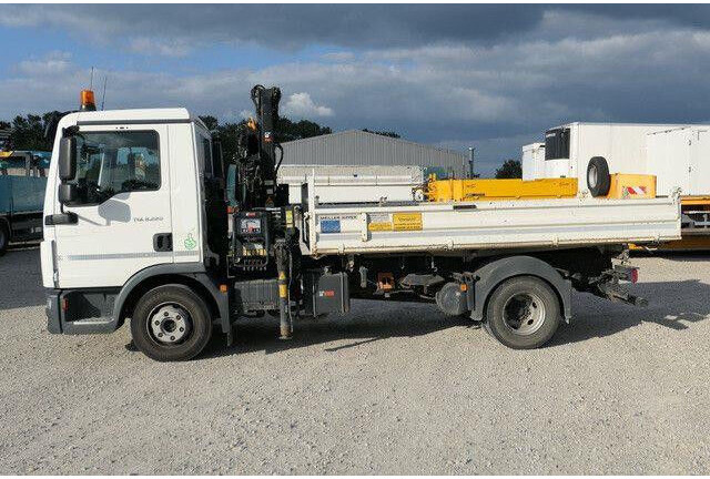 MAN 8.220 TGL BB, Hiab 055 BS-2, Greifer, AHK, Funk - Camión volquete: foto 2 MAN 8.220 TGL BB, Hiab 055 BS-2, Greifer, AHK, Funk - Camión volquete: foto 2