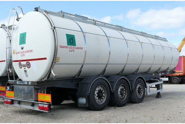 Menci SA 105, isoliert, 32m³, 4 Kammern, Alu-Felgen - Semirremolque cisterna: foto 3 Menci SA 105, isoliert, 32m³, 4 Kammern, Alu-Felgen - Semirremolque cisterna: foto 3